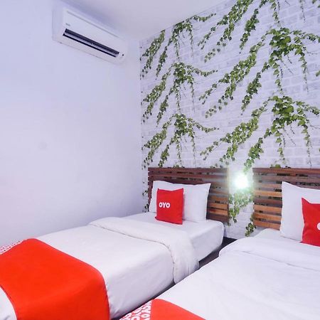 Oyo 1119 Memoire Express Hotel 古晋 外观 照片