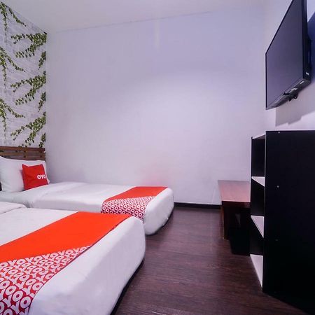 Oyo 1119 Memoire Express Hotel 古晋 外观 照片