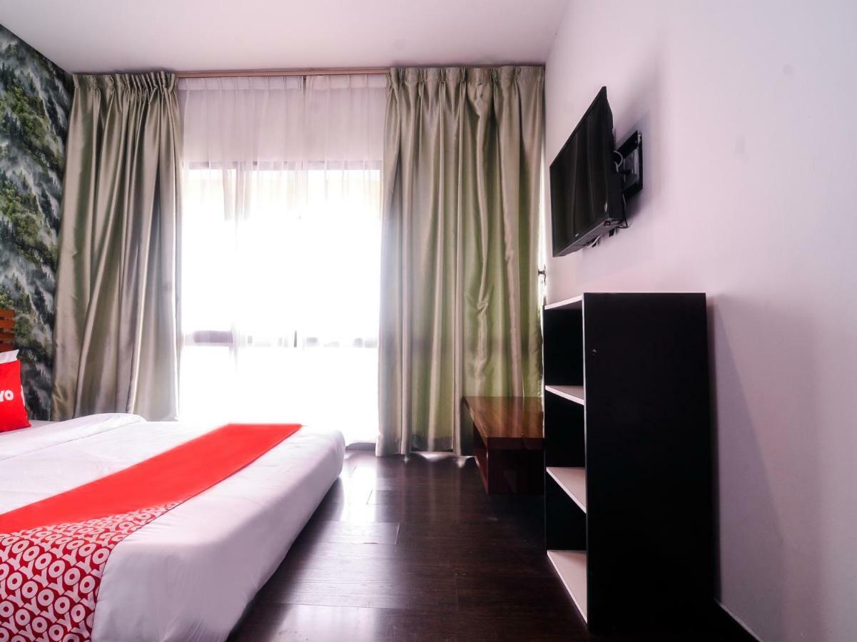 Oyo 1119 Memoire Express Hotel 古晋 外观 照片