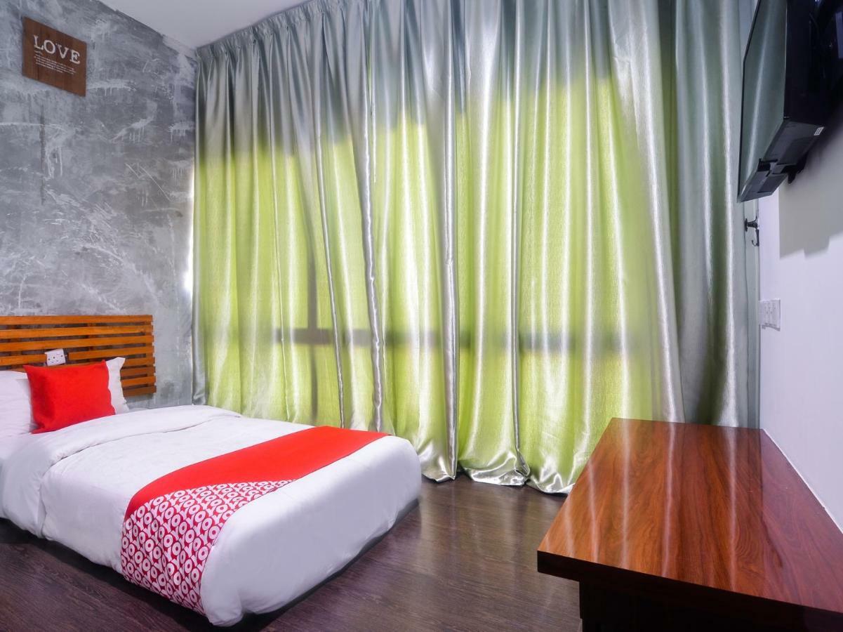 Oyo 1119 Memoire Express Hotel 古晋 外观 照片