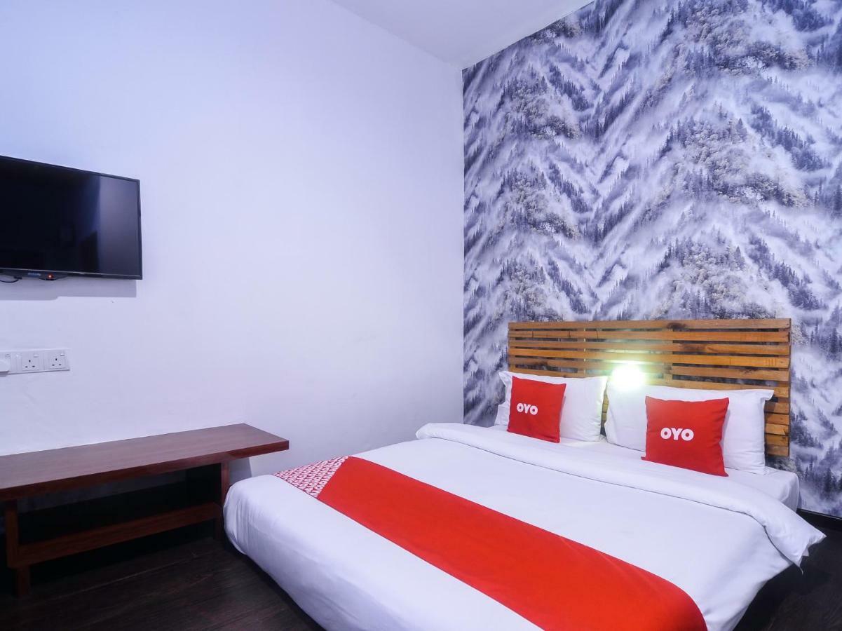 Oyo 1119 Memoire Express Hotel 古晋 外观 照片