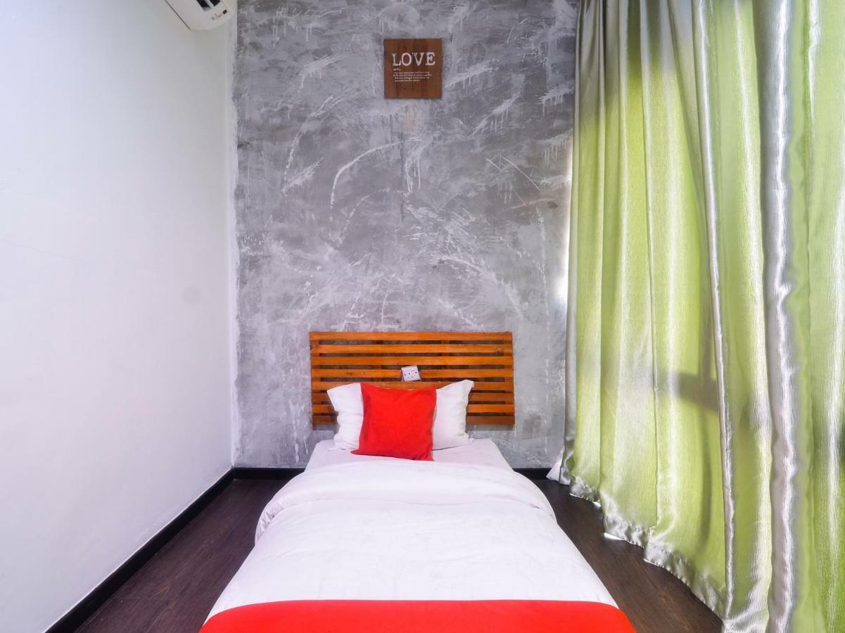 Oyo 1119 Memoire Express Hotel 古晋 外观 照片