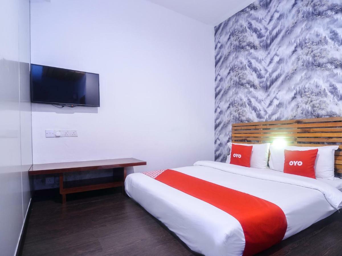 Oyo 1119 Memoire Express Hotel 古晋 外观 照片