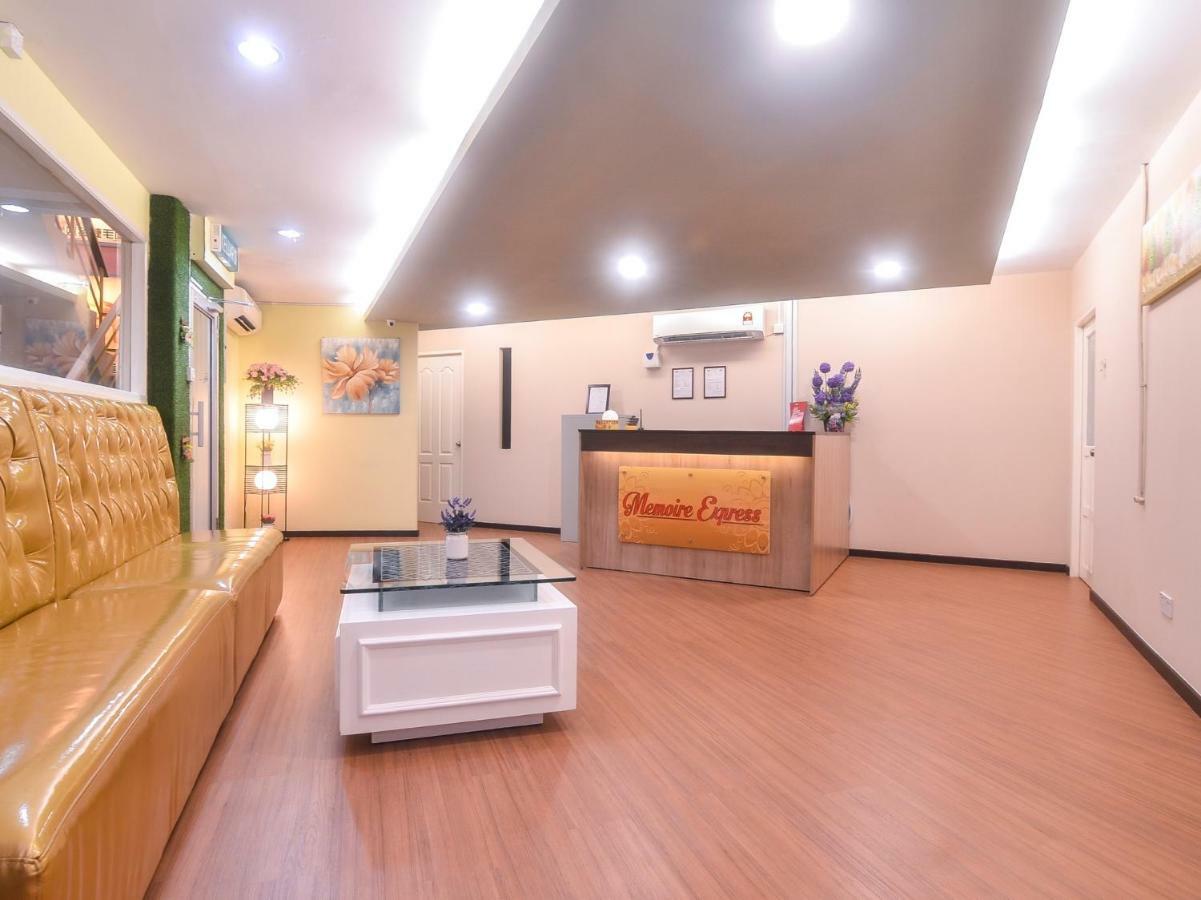 Oyo 1119 Memoire Express Hotel 古晋 外观 照片